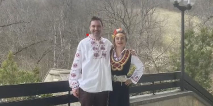 Добрият пример: младо семейство дарява средства събрани от сватбата за родните пожарникари Добрият пример: младо семейство дарява средства събрани от сватбата за родните пожарникари