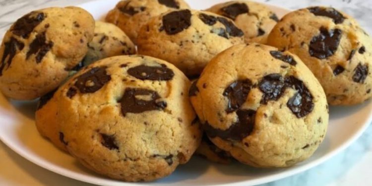 Виждал съм това само по филмите, сега знам как да го приготвя сам: истински американски бисквитки с парченца шоколад Виждал съм това само по филмите, сега знам как да го приготвя сам: истински американски бисквитки с парченца шоколад