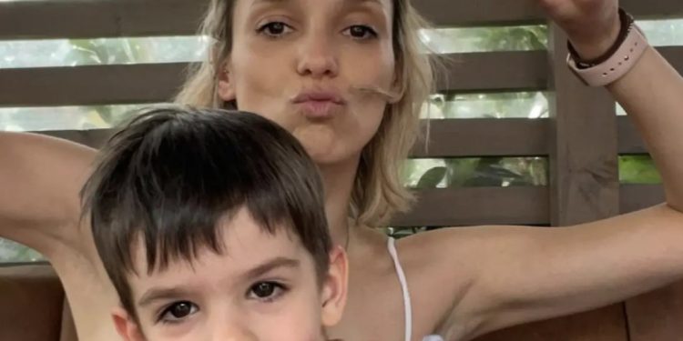 Детето на актрисата Луиза Григорова изкачи Черни връх (Снимка)