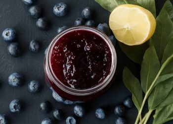 Вкусно сладко от боровинки, което ще бъде чудесно допълнение към вашата закуска