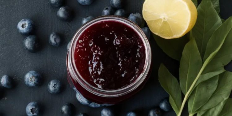 Вкусно сладко от боровинки, което ще бъде чудесно допълнение към вашата закуска