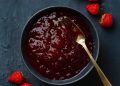 Перфектно за палачинки и десерти: уникално сладко от малини и желатин