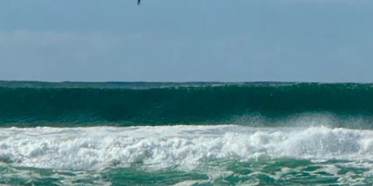 Смарт часовник спаси живота на сърфист ВИДЕО