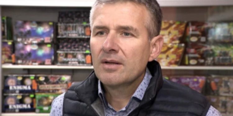 Вижте кой е собственикът на складовете за пиротехника, които се взривиха край село Гара Елин Пелин Вижте кой е собственикът на складовете за пиротехника, които се взривиха край село Гара Елин Пелин