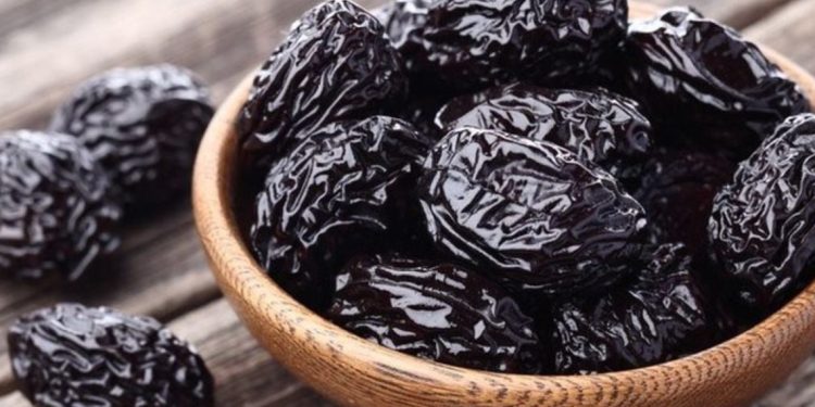 Учени казаха, защо е важно всяка жена над 40 години да хапва редовно сушени сини сливи