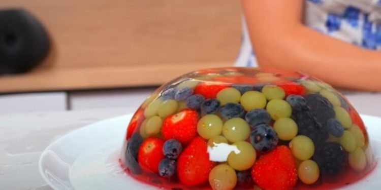 Шарена желе торта без печене, вкус, който остава (Рецепта)