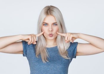 Езикът на тялото: как да разберете, че човек не ви харесва