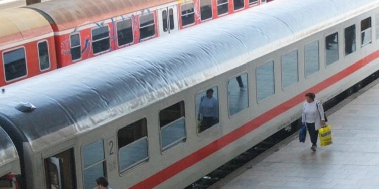 Влак по ключова линия у нас излезе извън релсите, има 3 часа закъснение, пътниците с компенсации: