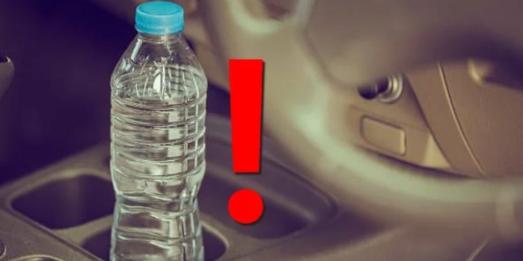 Защо не трябва да оставяте вода в колата, когато е горещо Защо не трябва да оставяте вода в колата, когато е горещо