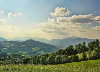 Времето за понеделник, 22 юли: горещо, а на места ще прегърми и превали