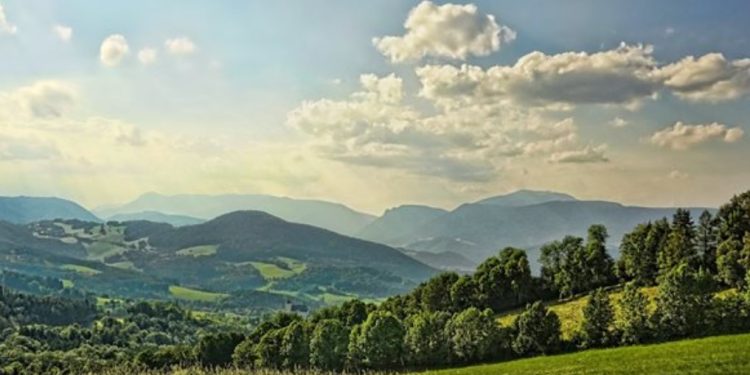 Времето за понеделник, 22 юли: горещо, а на места ще прегърми и превали