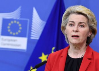 С 401 гласа „за“ Урсула фон дер Лайен остава начело на ЕК