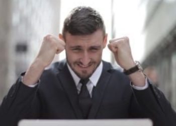 Никой не забеляза: служител получавал в продължение на 6 години заплата, без да бъде на работното си място