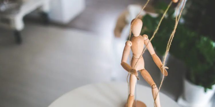 Склонни да контролират: ето кои зодии мъже са трудни в брака