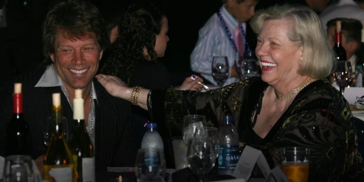 Световноизвестна звезда загуби майка си Световноизвестна звезда загуби майка си