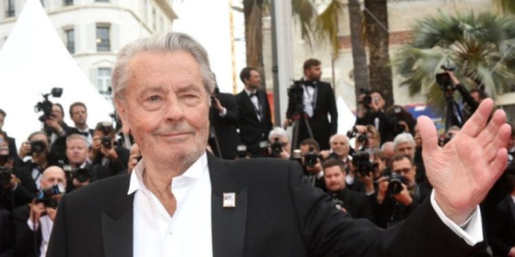 Уважиха последното желание на легендата на френското кино Ален Делон Уважиха последното желание на легендата на френското кино Ален Делон