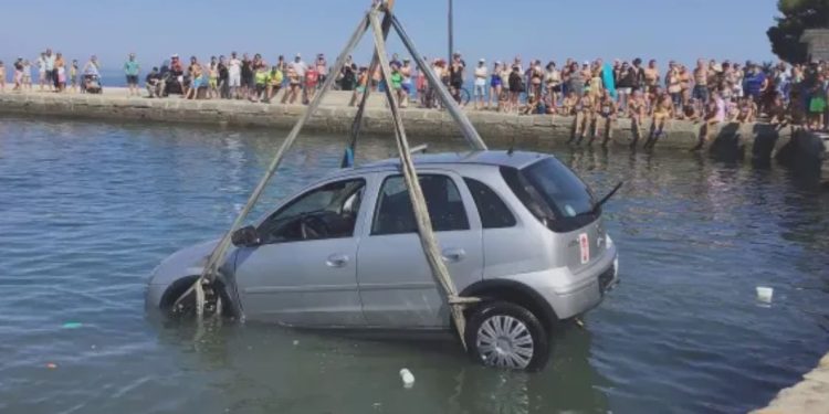 Жена и дете паднаха с автомобил в морето: ето къде Жена и дете паднаха с автомобил в морето: ето къде