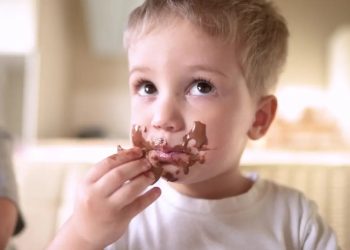 Диетолог: ето как да отучите детето да консумира много голямо количество сладко