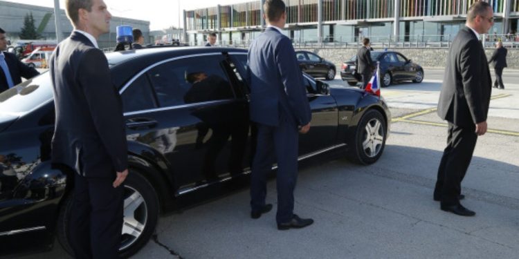 Вдигат заплати на държавни служители