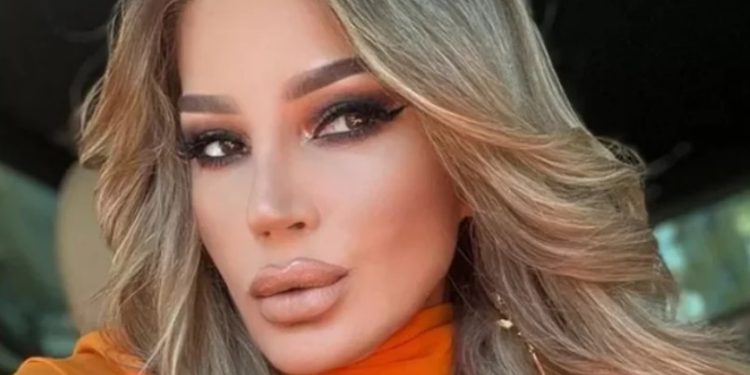 Певицата Есил Дюран влезе в болнично заведение (Снимка)