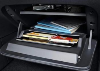 Никога не дръжте документи в жабката: причината изобщо не са крадци