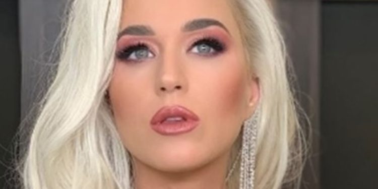 Испанските власти разследват певицата Кейти Пери (Видео)