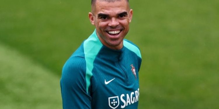 Португалски защитник прекратява кариерата си