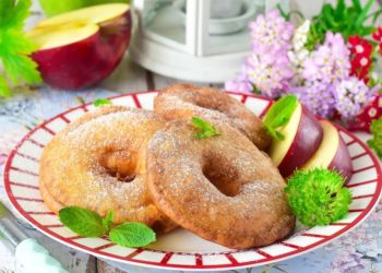 Спомен от детството: сочни ябълки в тесто (Рецепта)