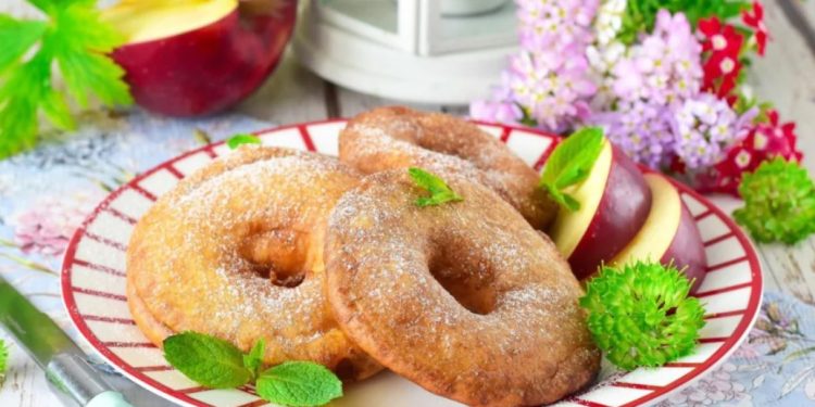 Спомен от детството: сочни ябълки в тесто (Рецепта)