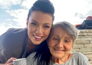 Актрисата Ралица Паскалева показа любимата си свекърва в Интернет пространството