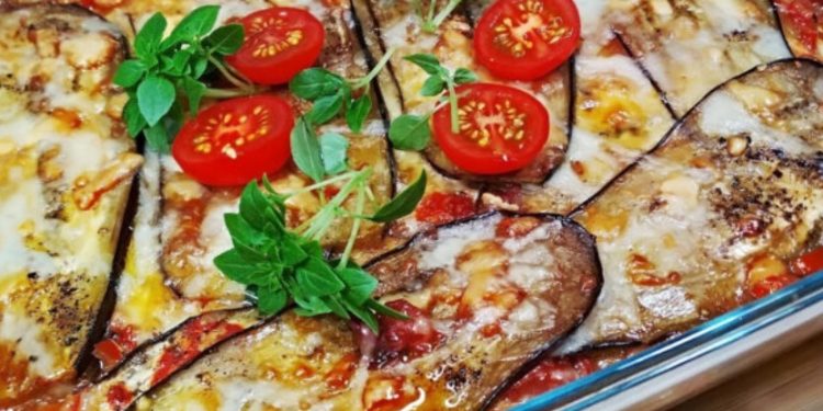 Ще си оближете пръстите: крехки и вкусни тиквички с домати и лук (Рецепта) Ще си оближете пръстите: крехки и вкусни тиквички с домати и лук (Рецепта)