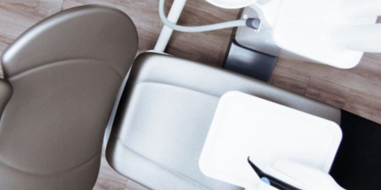 Случи се! Робот за първи път извърши зъболекарска процедура