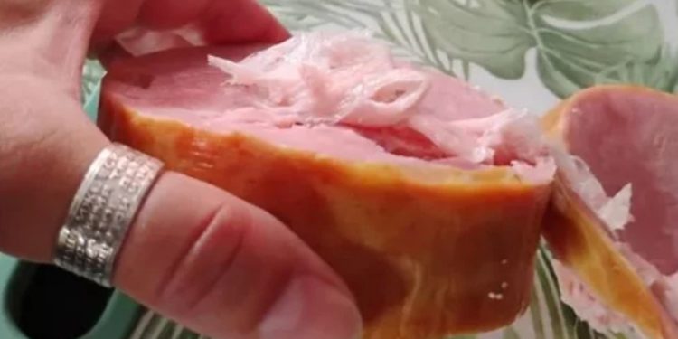 Клиент си купи шунка от български магазин и се погнуси от нея