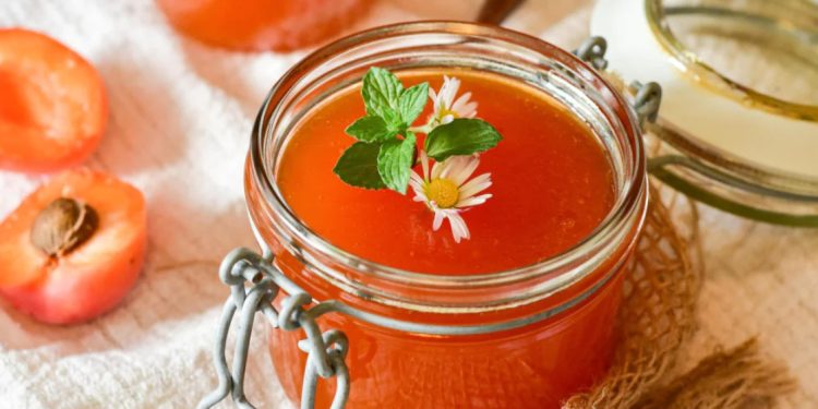 Приятелки ще поискат рецепта: ето как да направите кралско сладко от кайсии Приятелки ще поискат рецепта: ето как да направите кралско сладко от кайсии