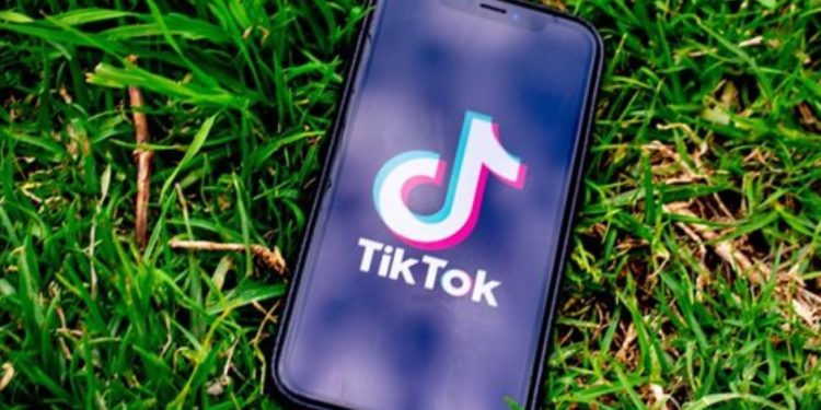 Социалната платформа „ТикТок“ спира да предлага награди на потребителите си в Европейския съюз: ето защо