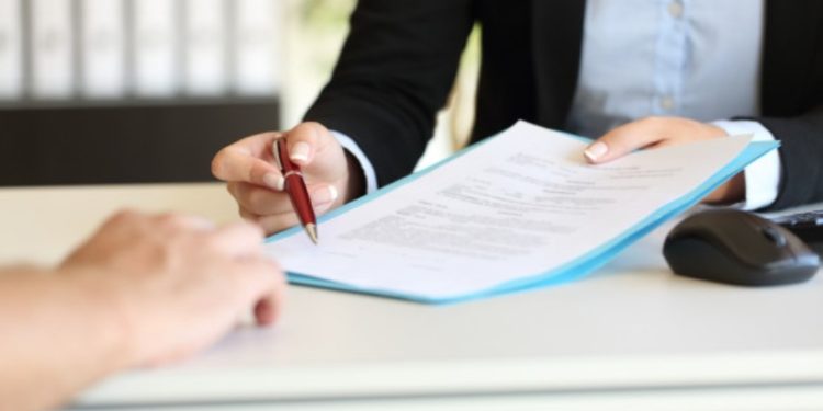 Съвет: когато разписвате трудов договор, никога не го правете на доверие, ето и причините: