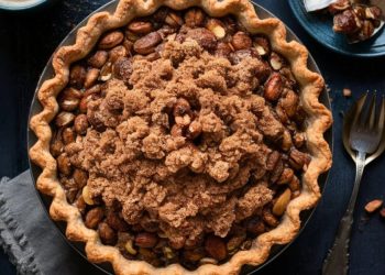 Харесват го деца и възрастни: захарен десерт със сини сливи и още нещо