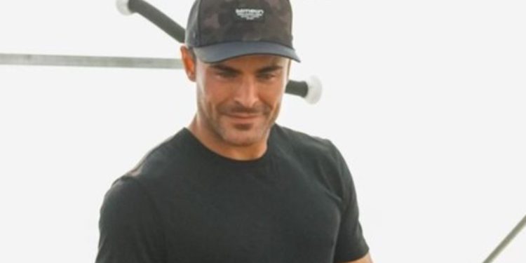 Актьорът Зак Ефрон влезе в болнично заведение